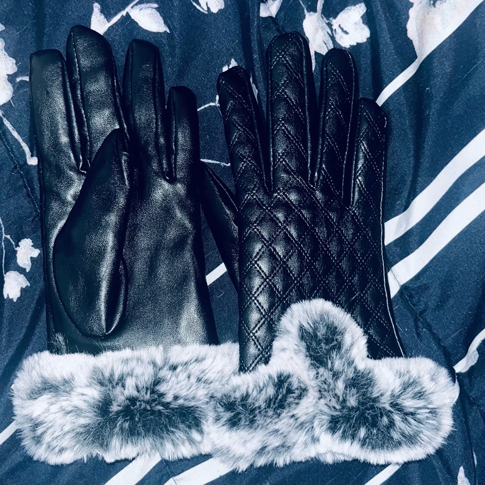 Black Quilted Gloves with Faux Fur Trim - Picture 1 of 6